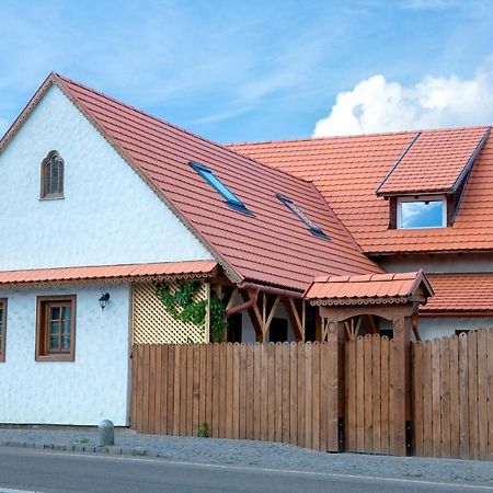 Pepi Vendeghaz - Casa De Oaspeti Pepi Gyergyóalfalu Kültér fotó
