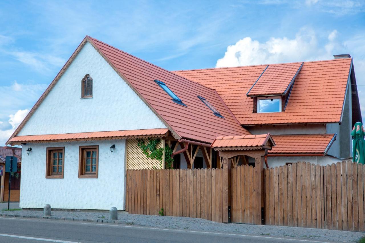 Pepi Vendeghaz - Casa De Oaspeti Pepi Gyergyóalfalu Kültér fotó