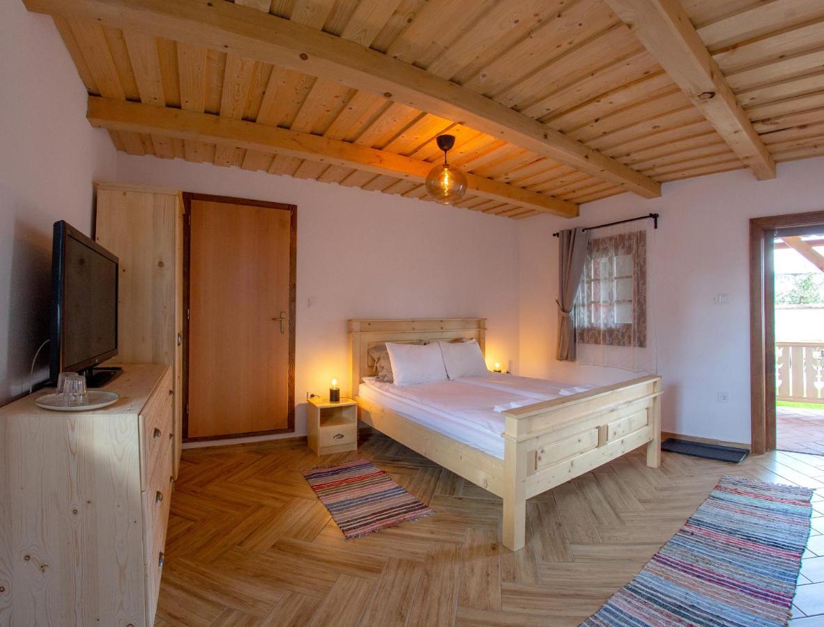 Pepi Vendeghaz - Casa De Oaspeti Pepi Gyergyóalfalu Kültér fotó